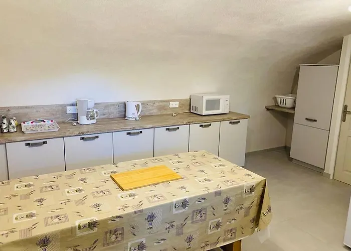 Escoutay Dans Bastide Medievale